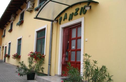 Vecses House | Halász Airport Panzio