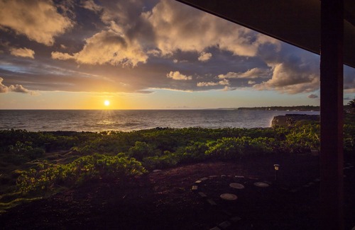 Keaau House | HALE HALE'AI OCEANFRONT AIR CONDITIONED SPECTACULAR with POOL