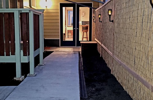 Hilo House | Hale Ilio Himeni--Hilo Coastline, Sunrises, Mauna Kea & Stars!