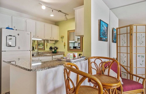 Historic Kailua Village Condo | Hale Kona Kai 409 - Find your Beach with Kona Beach Properties
