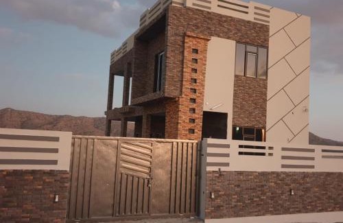 Sayq Ski Chalet | Half Moon Chalet شالية نصف القمر