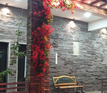 Sayq Ski Chalet | Half Moon Chalet شالية نصف القمر