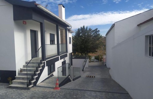 Loures House | Hall 92 Quartos com WC em moradia com piscina A-das-Lebres Loures