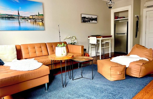 Perth Apartment | Hamburg - Stylish Heritage property with Park View