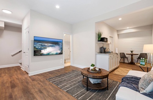 Saint Elmo House | Hamilton Hideaway- Pool, Creek View w/Scenic Deck