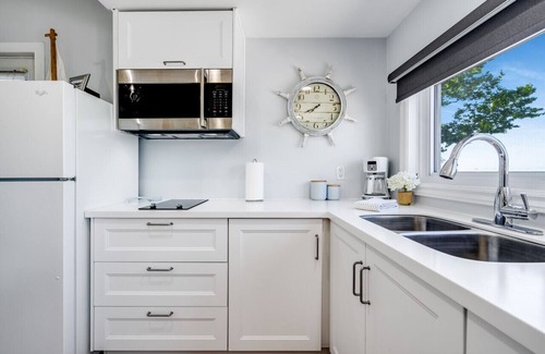 Leamington Cottage | Hammock Haven Beach House Near Point Pelee