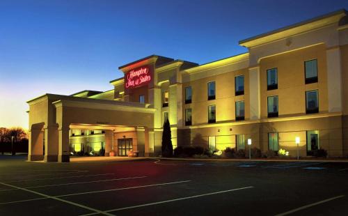 Mill Hall Hotel | Hampton Inn and Suites of Lamar