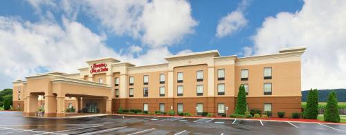 Mill Hall Hotel | Hampton Inn and Suites of Lamar