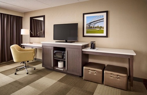 Point Edward Hotel | Hampton Inn by Hilton Sarnia/Point Edward