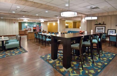 Canton Hotel | Hampton Inn Canton