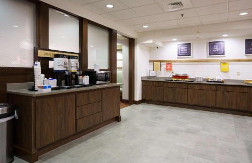 Hays Hotel | Hampton Inn Hays-North of I-70