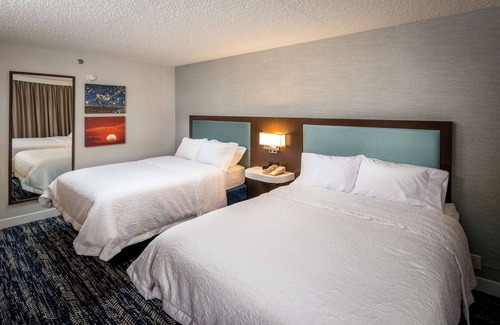 Commack Hotel | Hampton Inn Long Island/Commack