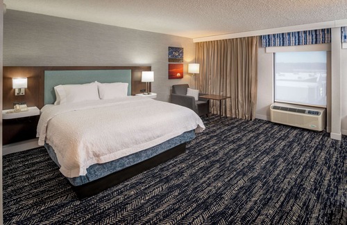 Commack Hotel | Hampton Inn Long Island/Commack