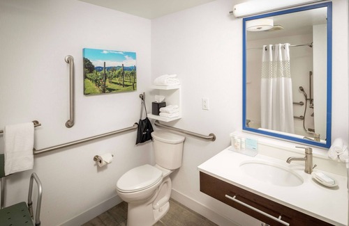 Commack Hotel | Hampton Inn Long Island/Commack