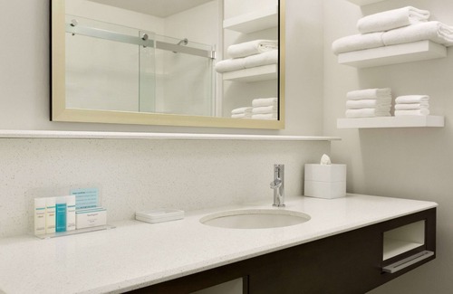 North Olmsted Hotel | Hampton Inn North Olmsted Cleveland Airport