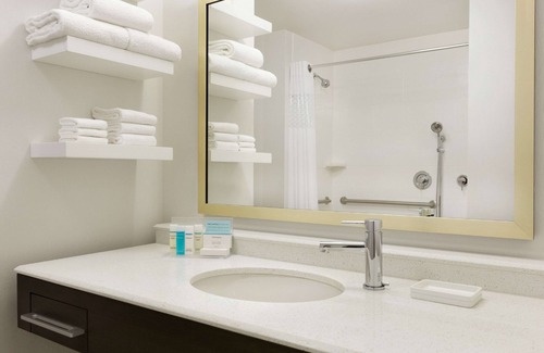 North Olmsted Hotel | Hampton Inn North Olmsted Cleveland Airport