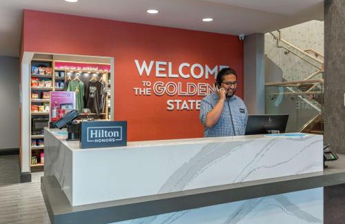 Downtown Oakland Hotel | Hampton Inn Oakland Downtown-City Center