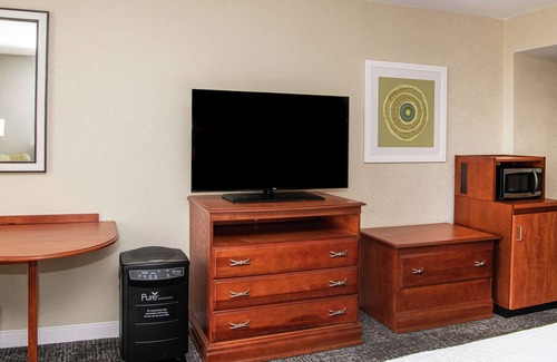 Cedar Knolls Hotel | Hampton Inn Parsippany