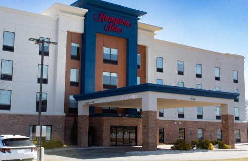 Big Rapids Hotel | Hampton Inn & Suites Big Rapids, Mi