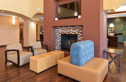 Westside Hotel | Hampton Inn & Suites - Coors Road