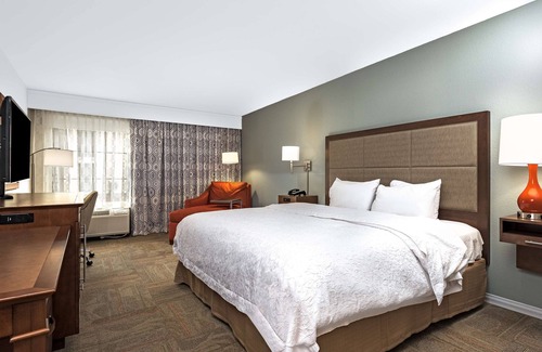 Florence Hotel | Hampton Inn & Suites Florence Center