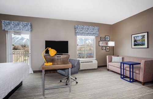 Logan Hotel | Hampton Inn & Suites Logan