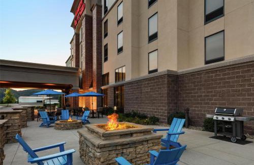 Bairdford Hotel | Hampton Inn & Suites - Pittsburgh/Harmarville, PA