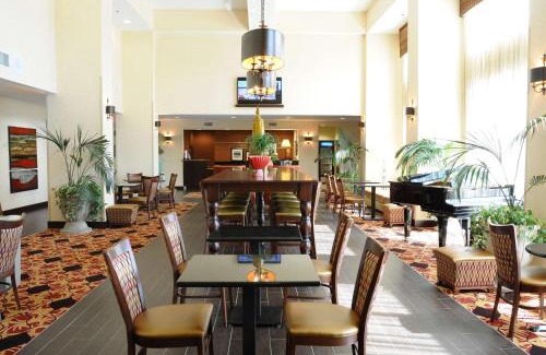Redding Hotel | Hampton Inn & Suites Redding