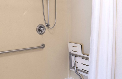 Seal Beach Hotel | Hampton Inn & Suites Seal Beach