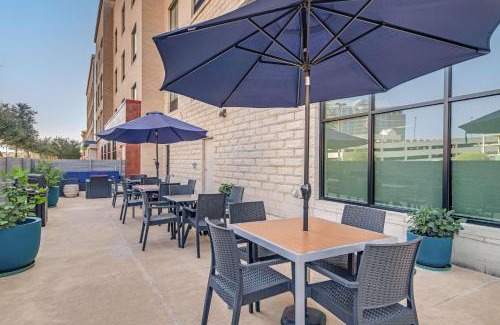 Farmers Branch Hotel | Hampton Inn & Suites Dallas - Farmers Branch