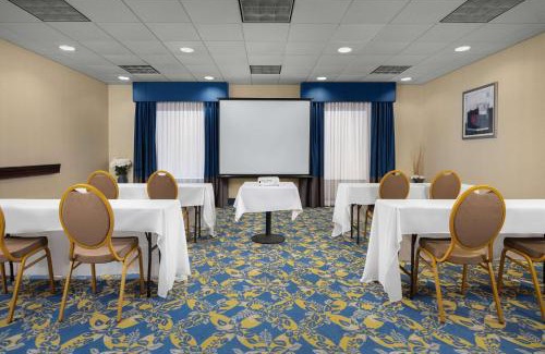 Bayberry Hotel | Hampton Inn Syracuse Clay