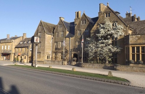 Offenham Cabin | Hand built log cabin at Avonvale Holiday Lodges