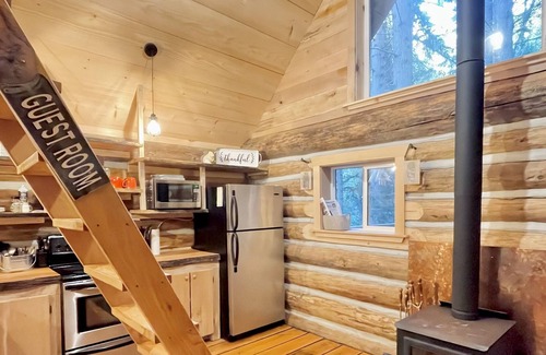 Regional District of Nanaimo Cabin | Hand built, pet friendly & nestled in the woods.