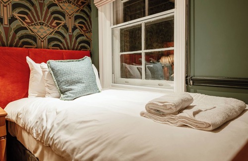 West Kensington Bed & Breakfast | Hand & Flower