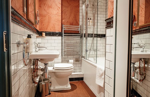West Kensington Bed & Breakfast | Hand & Flower