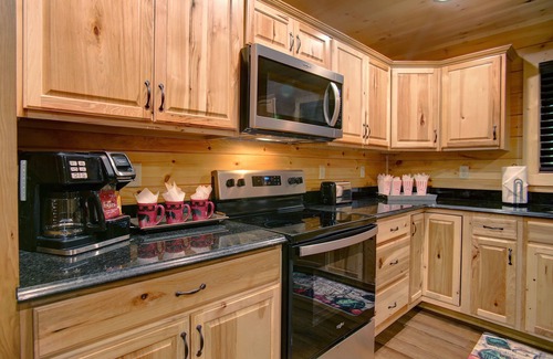 Sevierville Cabin | Handicapped-friendly cabin with upstairs theater room in the Smokies!