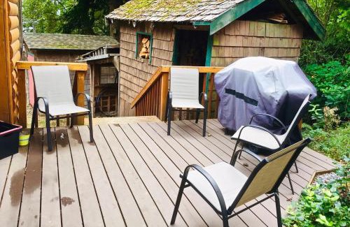 Otter Point House | Handsome Dan's at Otter Point