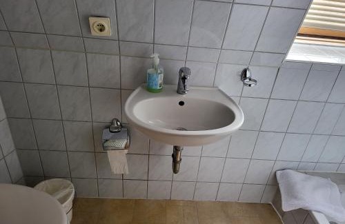 Neustrelitz House | Handwerkerzimmer Markt Neustrelitz