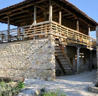 Smirë Apartment | Hangjik (Little Inn)