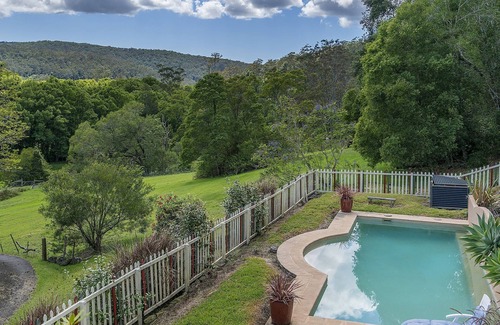 Ourimbah Cottage | Hanna Cottage at Cavanough House Private secluded valley native birdsong romance