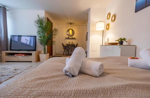 Ehmen Apartment | HANNIBAL - Studio-Apartment Iris 10, Parkplatz, Küche, WLAN, Nähe Autobahn