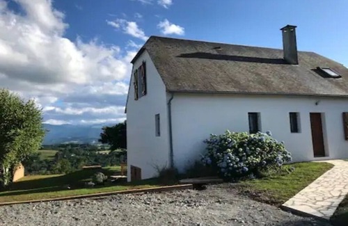 Mauvezin House | Happiness: gîte facing the Pyrenees