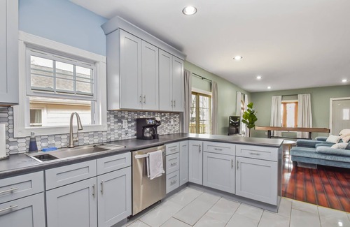 Peoria Heights House | Happy at the Heights: 3+BRs/3BA