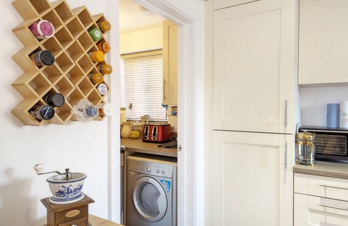 Ford Cottage | Happy Days - a family house that sleeps 5 guests in 3 bedrooms