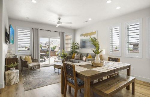 Washington Fields House | Happy Hawaiian Themed Condo