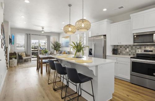 Washington Fields House | Happy Hawaiian Themed Condo