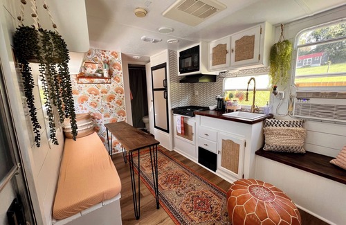 Candler House | Happy Hide-Away Camper{18 minutes to Downtown AVL}