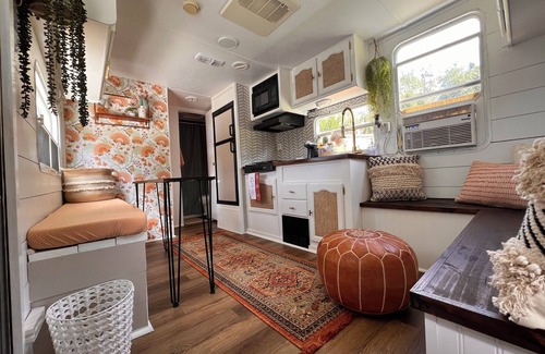 Candler House | Happy Hide-Away Camper{18 minutes to Downtown AVL}