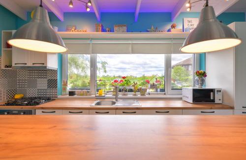 Domnesti House | Happy Place - Casuta Albastra