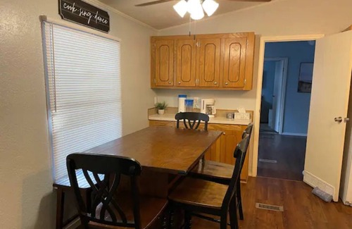 Kingston House | Happy Place in Buncombe - 1 mile to Lake Texoma